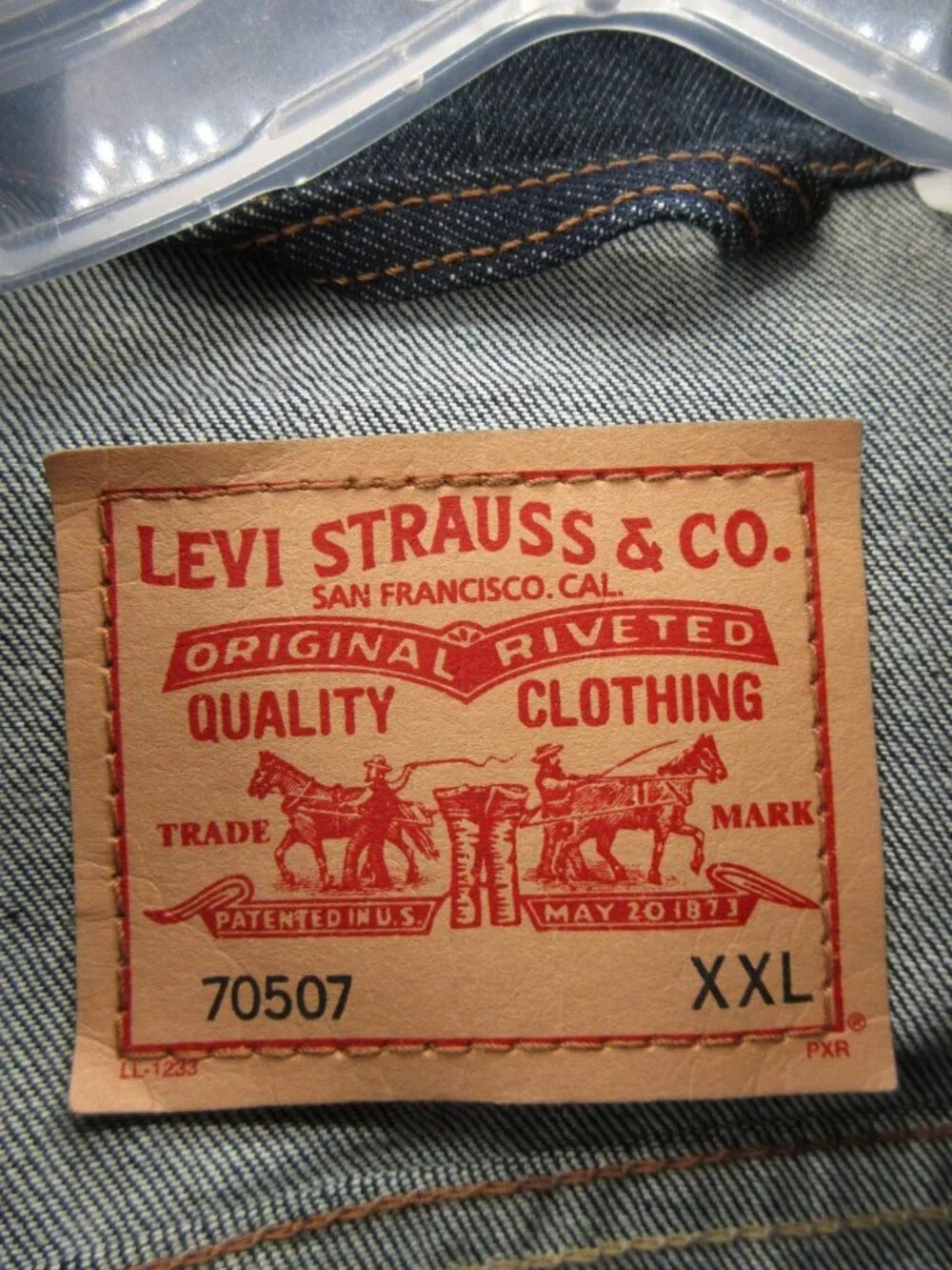 VINTAGE Levis Jacket XXL Standard Trucker Denim Button Up Y2K NWT *